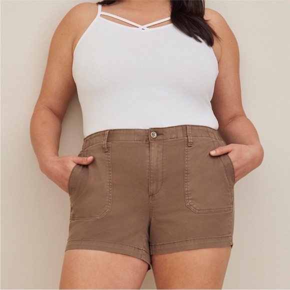 NWT Torrid Twill Military 3.5” Mid Rise Shorts Brown - Picture 1 of 10